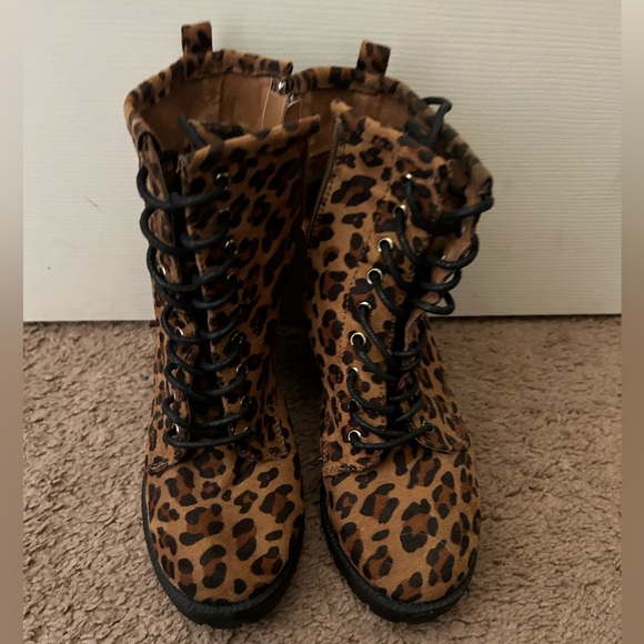 Women’s heeled boots - Picture 2 of 2